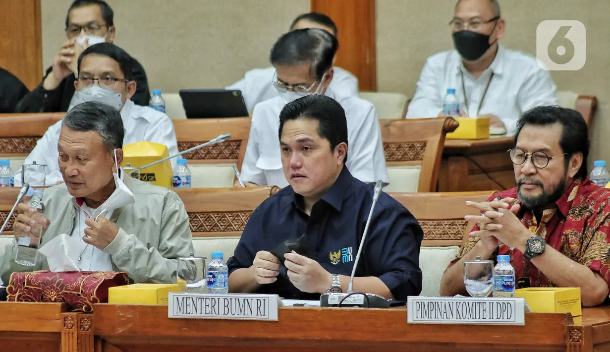 Menteri ESDM Arifin Tasrif,  Menteri BUMN Erick Thohir dan Ketua Komite II DPD Yorrys Raweyai 
mengikuti rapat kerja  dengan Komisi VII DPR RI di Komplek Parlemen Senayan, Jakarta, Selasa (29/11/2022). Rapat membahas mengenai Rancangan Undang-Undang Energi Baru dan Energi Terbarukan (RUU EB-ET). (Liputan6.com/Angga Yuniar)