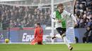 Pemain Liverpool, Harvey Elliott, melakukan selebrasi setelah mencetak gol ke gawang Crystal Palace pada laga pekan ke-16 Premier League di Selhurst Park, Sabtu (9/12/2023). Liverpool menang dengan skor 2-1. (AP Photo/Kin Cheung)