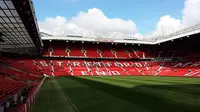 Tribune Barat di Stadion Old Trafford yang dikenal dengan nama Stretford End (Wikimedia Commons)