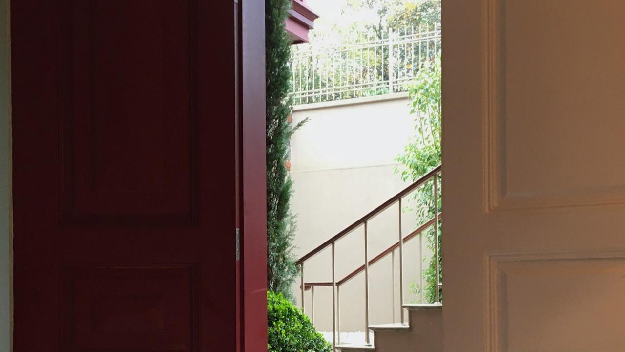 Inspirasi Desain Pintu Minimalis Kupu Tarung untuk Rumah Modern