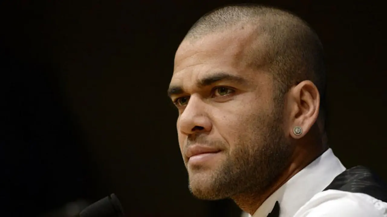 dani-alves-140104c.jpg
