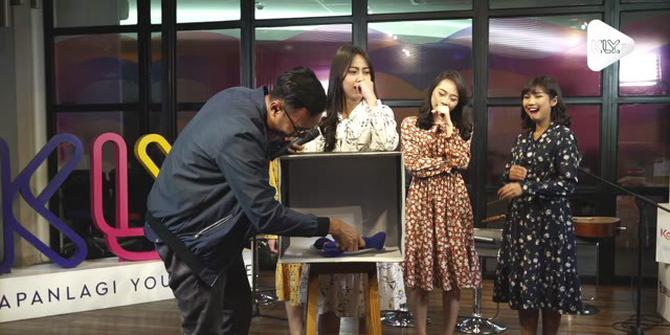 VIDEO: JKT48 Akustik diajak Main Games Bareng di KLY Lounge