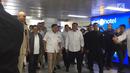 Ketua Umum Gerindra Prabowo Subianto tiba di Stasiun MRT Lebak Bulus, Jakarta, Sabtu (13/7/2019). Prabowo datang sekitar pukul 09.51 WIB. (Liputan6.com/Lizsa Egehem)
