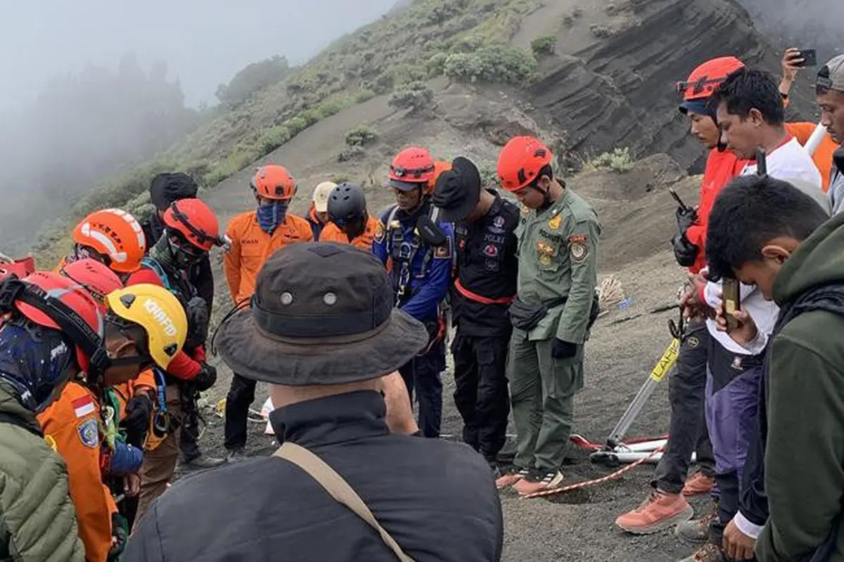 7 Anggota Tim Penyelamat Dilaporkan Dekati Lokasi Jatuhnya Turis Brasil di Puncak Gunung Rinjani. foto: dok. Balai Taman Nasional Gunung Rinjani