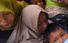 FOTO: Orang Dewasa hingga Anak-Anak Desak-Desakan Berebut Antrean Takjil Gratis di Pemda Kabupaten Bogor