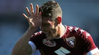 Striker Torino, Andrea Belotti, merayakan gol yang dicetaknya ke gawang AS Roma pada laga Serie A di Stadion Grande Torino, Italia, Minggu (25/9/2016). (AFP/Marco Bertorello)