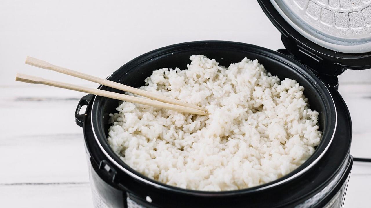 Tak Perlu Minyak Goreng, Begini Cara Menanak Nasi Supaya Tidak Cepat Basi