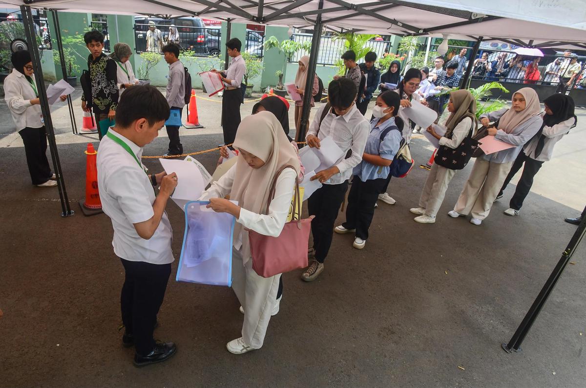 FOTO: Antusias Peserta Ikuti UTBK SNBT 2026 di Kampus UPN Veteran Jakarta