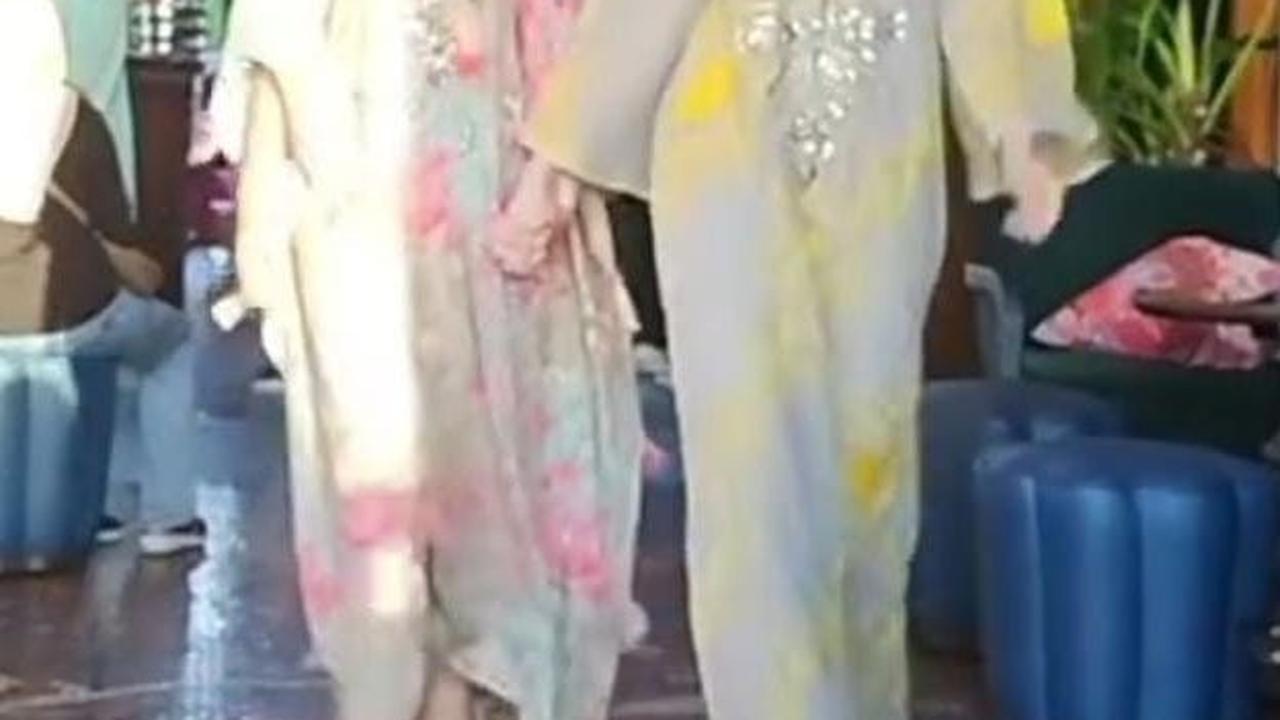 Potret Nia Ramadhani & Mikhayla Jadi Model Fashion Show Bareng, Ibu dan Anak Cantiknya Bikin Gak Kedip