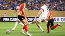 Pemain Chelsea, Liam Delap (kedua kanan) mencetak gol ke gawang El Tunis dalam laga lanjutan Grup A Piala Dunia Antarklub 2025 di Lincoln Financial Field stadium, Philadelphia, Amerika Serikat, Rabu (25/06/2025) WIB. (AFP/Francois Nell)