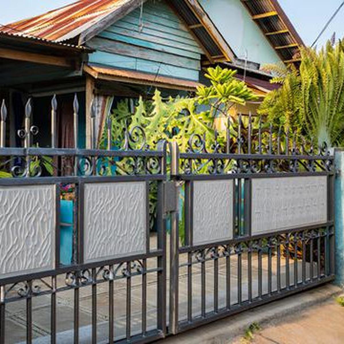 Pagar Besi Kombinasi Panel GRC dengan Ornamen/Tempa