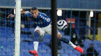 Striker Everton, Richarlison, ketika mencetak gol ke gawang Southampton dalam laga pekan ke-26 Premier League, Selasa (2/3/2021) dini hari WIB. Everton menang 1-0 atas Southampton. (CLIVE BRUNSKILL / POOL / AFP)