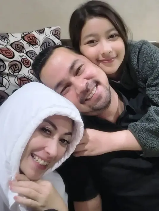 <p>Annisa Trihapsari dan Adjie Pangestu (Instagram/hapsarianissa29)</p>