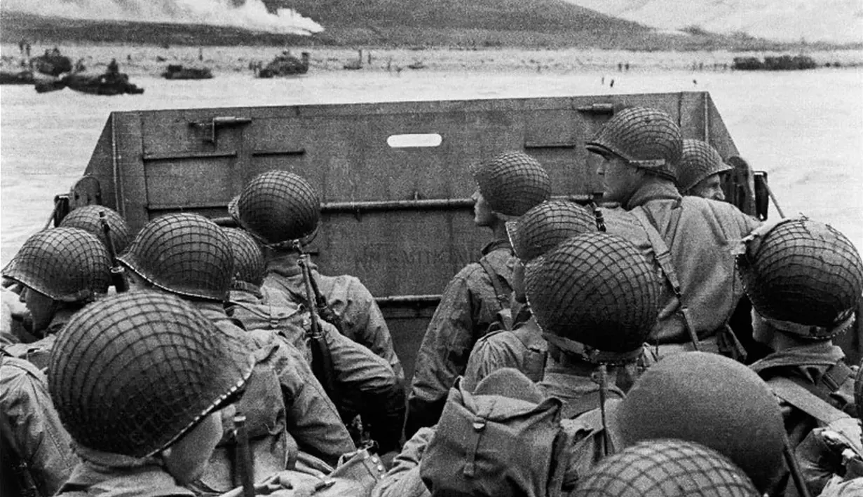 Pasukan tempur Amerika dari Divisi ke-4 Infanteri bersiap mendarat di Pantai Utah, Perancis, (6/6/2014). (AFP PHOTO)