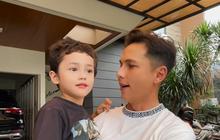 10 Potret Terbaru Saka Anak Kelima Ussy Sulistiawaty yang Kini Menginjak 3 Tahun, Makin Ganteng dan Gemesin!