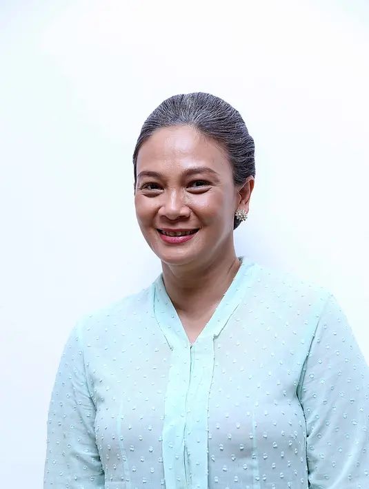 Aktris senior, Dian Nitami kembali muncul dalam layar lebar. Istri Anjasmara ini bermain dalam film 'Rudy Habibie'. (Nurwahyunan/Bintang.com)