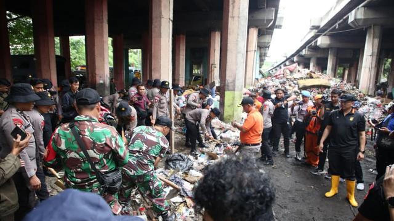 Pentingnya Jaga Kebersihan dengan Keselamatan, Polda Metro Jaya Giatkan Aksi Kerja Bakti