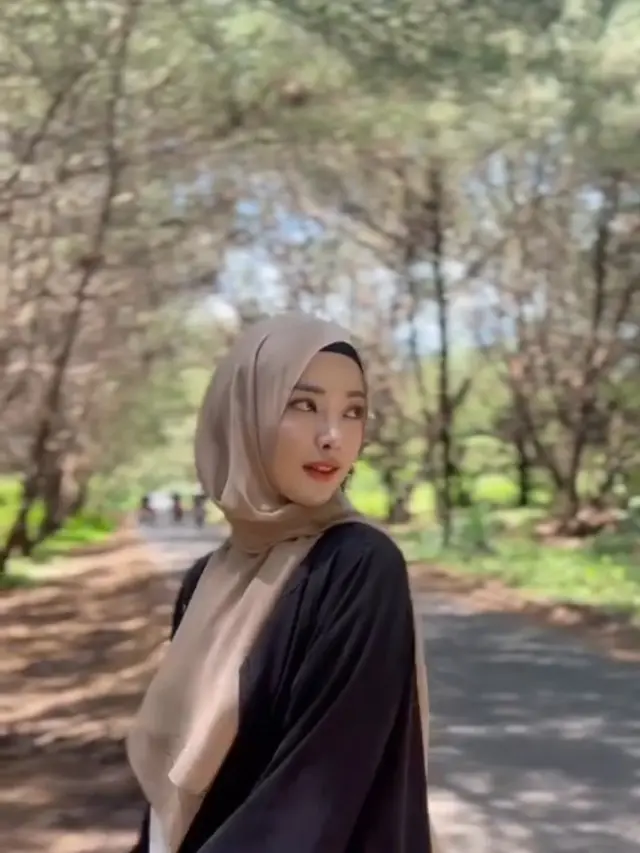 Dara Sarasvati Berhijab