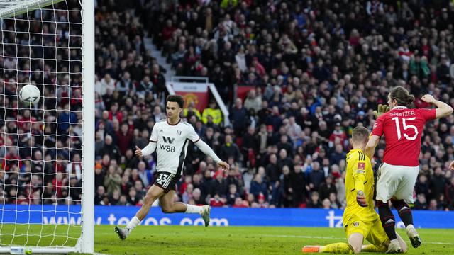 Foto: Drama 3 Kartu Merah yang Diterima Fulham, MU Melangkah ke Semifinal Piala FA 2022 / 2023