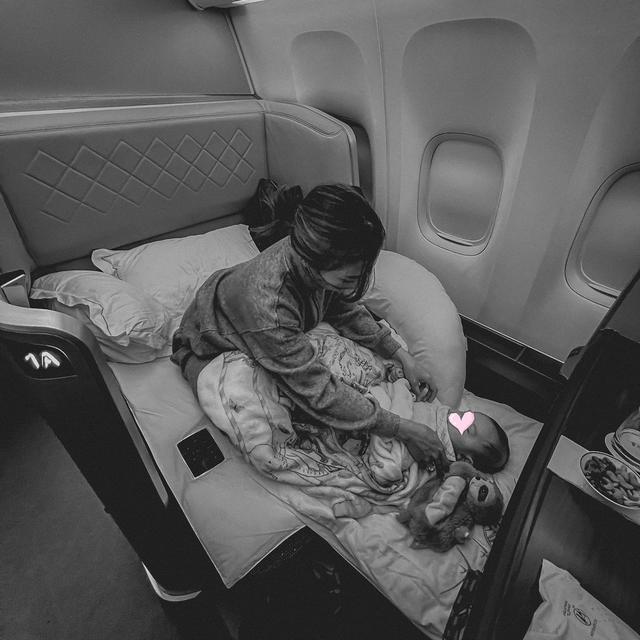 Baby Izz Genap 4 Bulan, Ini 6 Momen Nikita Willy dan Indra Pulang ke Indonesia