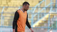 Srdan Ostojic, resmi menjadi kiper Arema. (Bola.com/Iwan Setiawan)