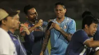 Gelandang Arema FC, Juan Pablo Pino, bakal absen hingga akhir musim Liga 1 2017. (Bola.com/Iwan Setiawan)