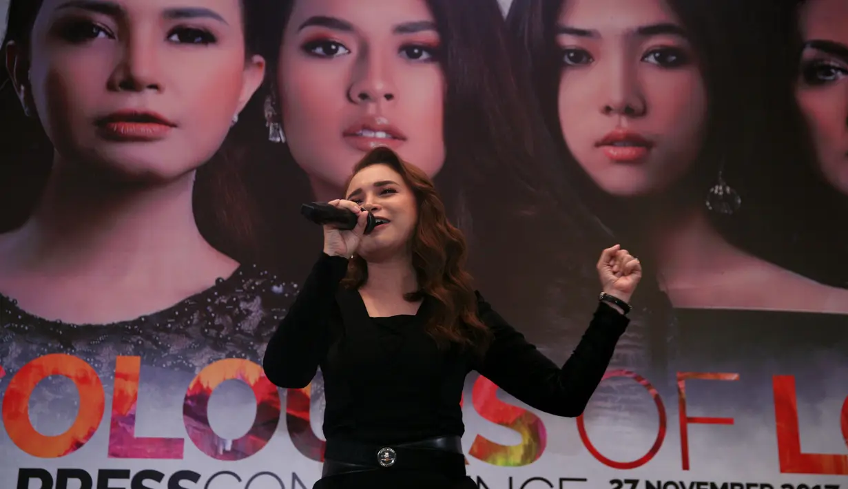 Penyanyi Rossa akan menjadi salah satu pengisi konser 'Ayat-Ayat Cinta in Concert with Live Orchestra - Colours of Love'. Konser akan digelar sehari sebelum film Ayat-Ayat Cinta 2 yang akan tayang di bioskop pada 21 Desember 2017.(Nurwahyunan/Bintang.com)