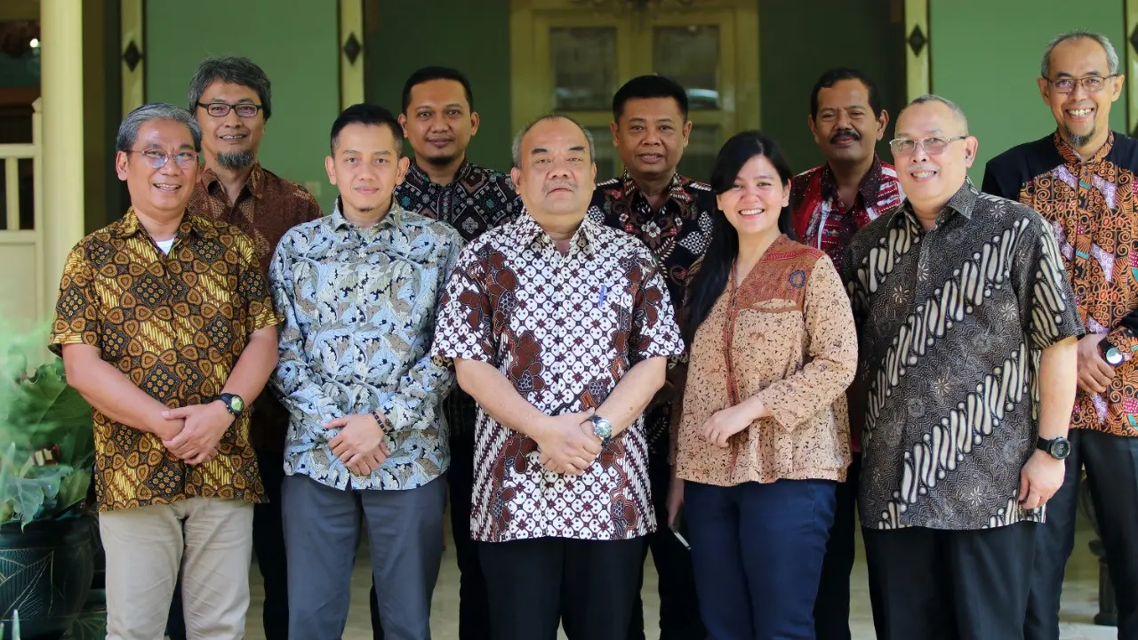Wakil Gubernur Daerah Istimewa Yogyakarta  (DIY) KGPAA Paku Alam X dalam pertemuan bersama perwakilan PSSI