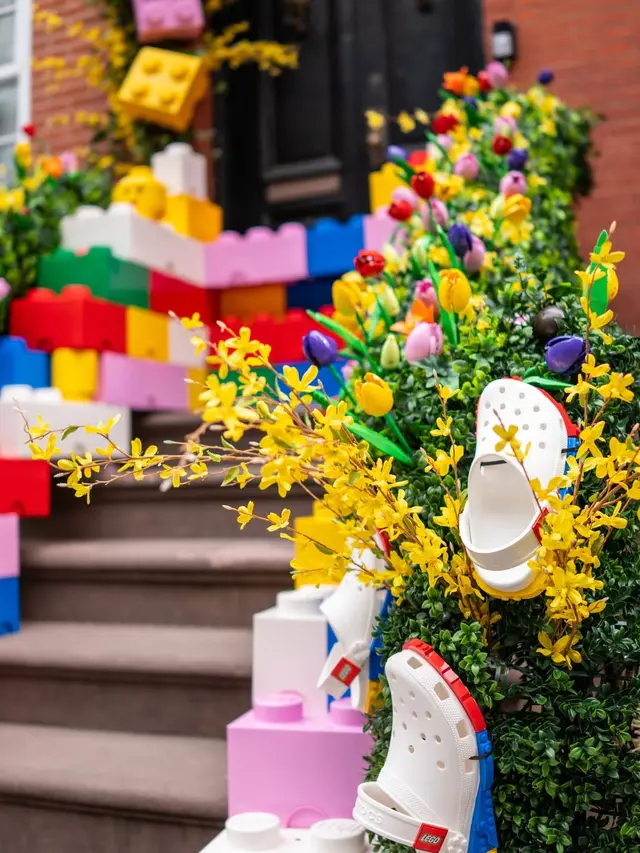 Dari Mainan ke Fashion, Kolaborasi Crocs x LEGO yang Bikin Gaya Makin Fun