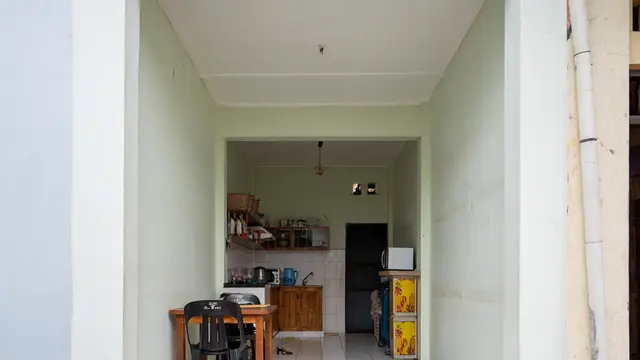 Rumah Sederhana Bersih dan Rapi di Permukiman Padat