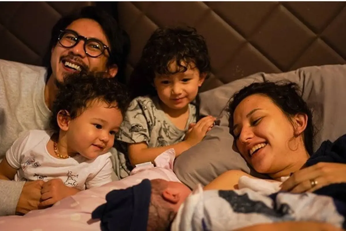 Melahirkan Anak Ketiga, Ini 6 Potret Perjalanan Kehamilan Dahlia Poland