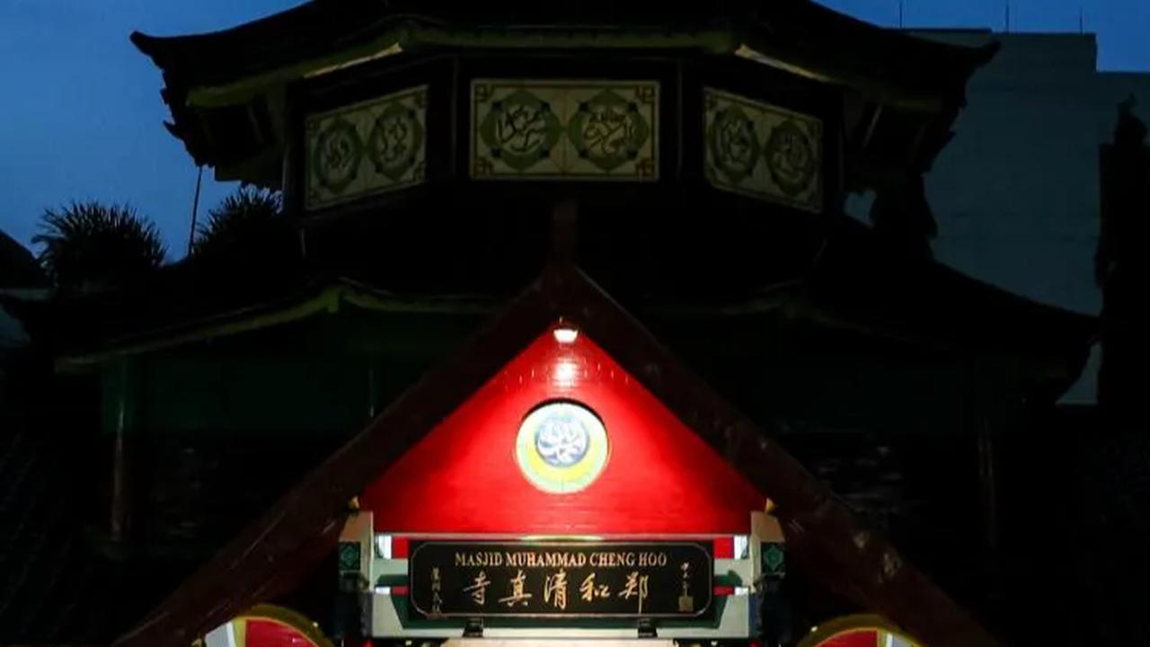 FOTO: Mengunjungi Masjid Cheng Ho Unik Bernuansa Tionghoa di Tengah Perhelatan Piala Dunia U-17 di Surabaya