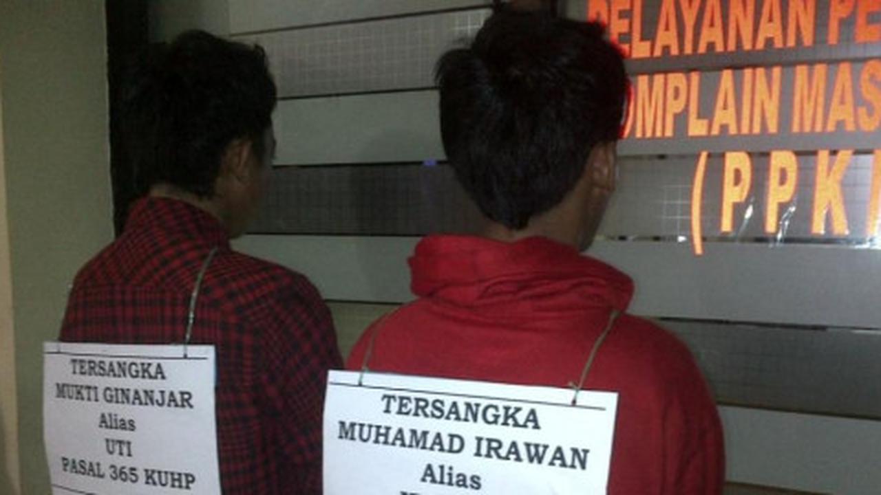 Pengamen bajak angkot