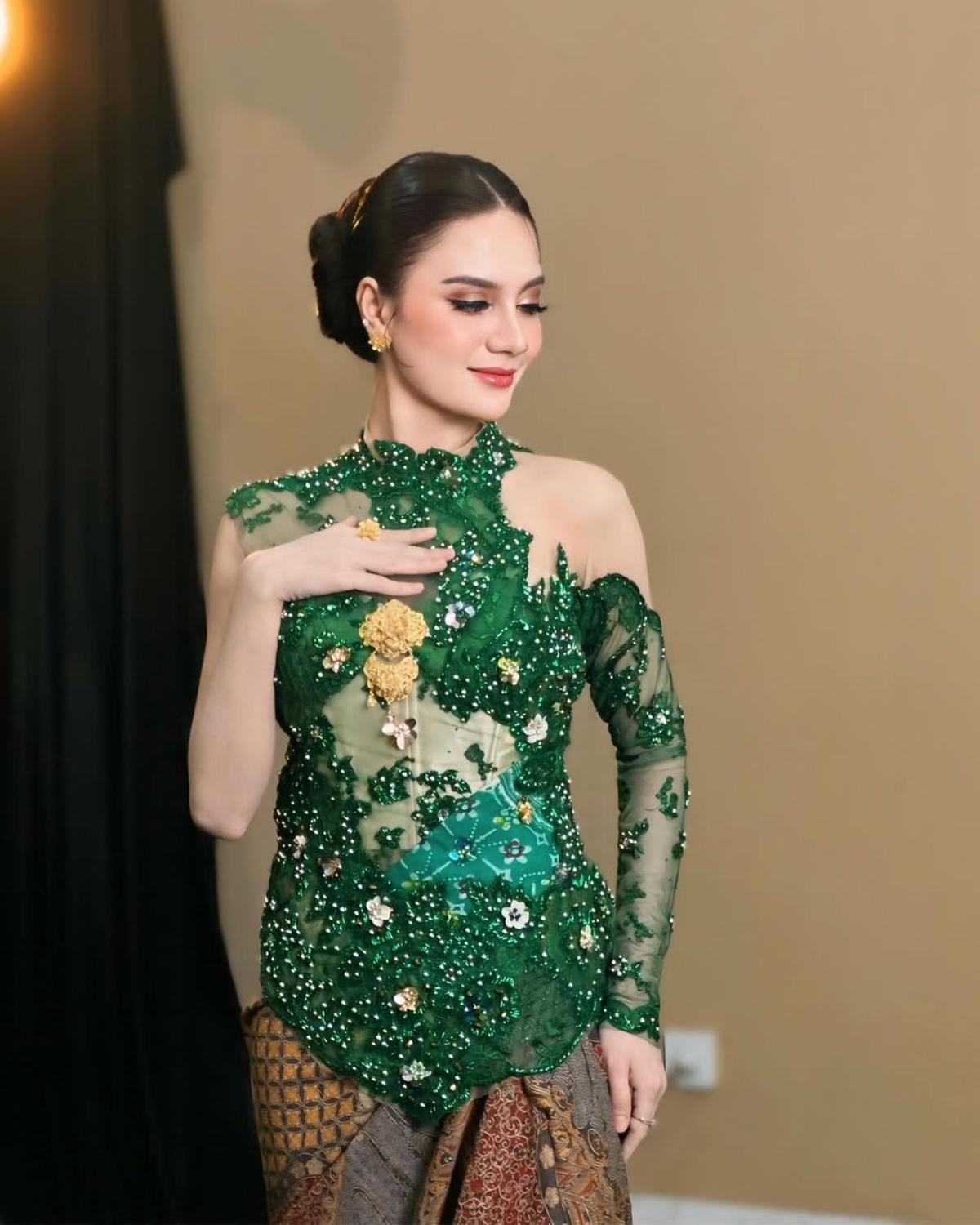 Potret Irenne Ghea Penyanyi yang Viral Mobilnya Dirusak di Acara Komunitas CB Nganjuk
