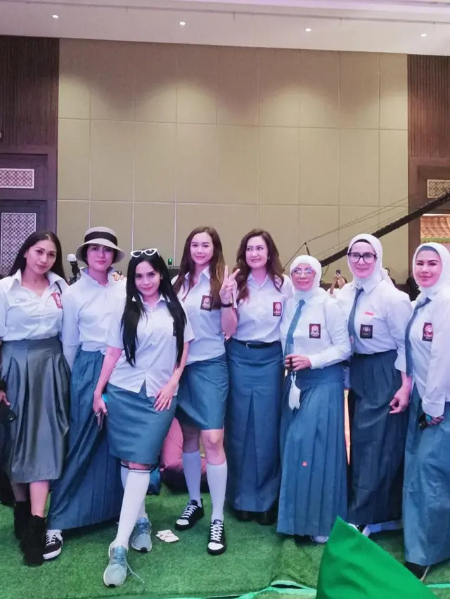 Penampilan Aura Kasih Berseragam Sekolah, Gemesin Banget