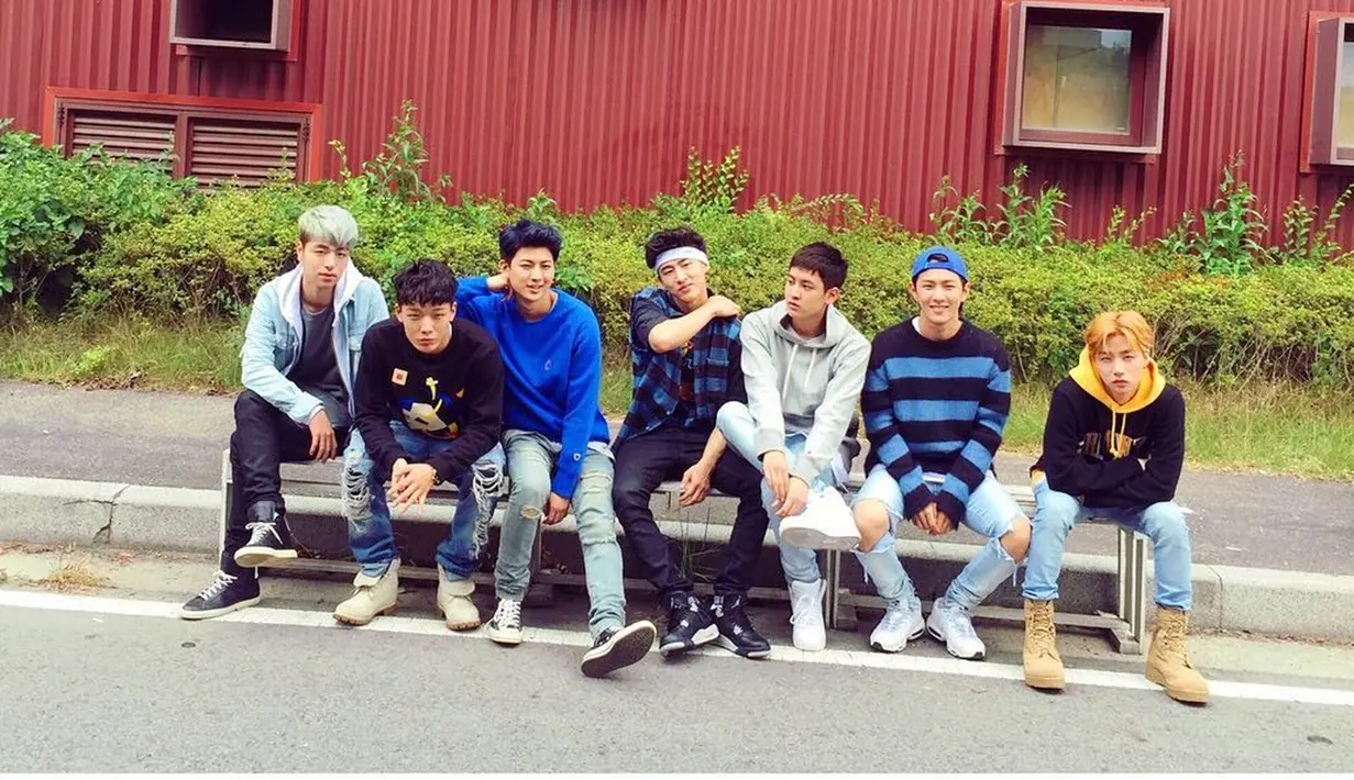 iKON merupakan boygroup dibawah naungan YG Entertainment yang debut tahun 2015 lalu. Memiliki jumlah personel 7 orang, iKON menjadi boygroup yang sukses di industri musik K-POP (Liputan6.com/Instagram/@withikonic)