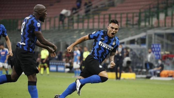 Ekspresi kegembiraan pemain Inter Milan, Lautaro Martinez, pada pertandingan Serie A melawan Napoli, di Giuseppe Meazza, Rabu (29/7/2020) dini hari WIB. (AP Photo/Antonio Calanni)