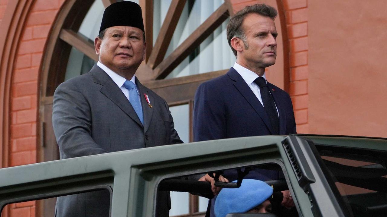 Prabowo dan Presiden Prancis Emmanuel Macron satu helikopter menuju Akmil Magelang