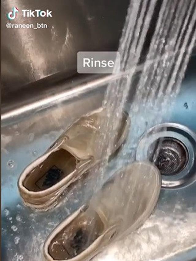 trik cuci sepatu putih