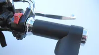 Solusi Tangan Pegal Saat Naik Motor