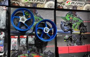 One3 Motoshop Bawa Merek Premium Peningkat Performa Motor asal Jepang (Arief a/Liputan6.com)