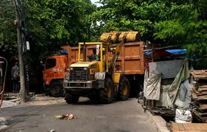 Viral Gunungan Sampah di Kedaung Kaliangke, DLH Turunkan Belasan Truk