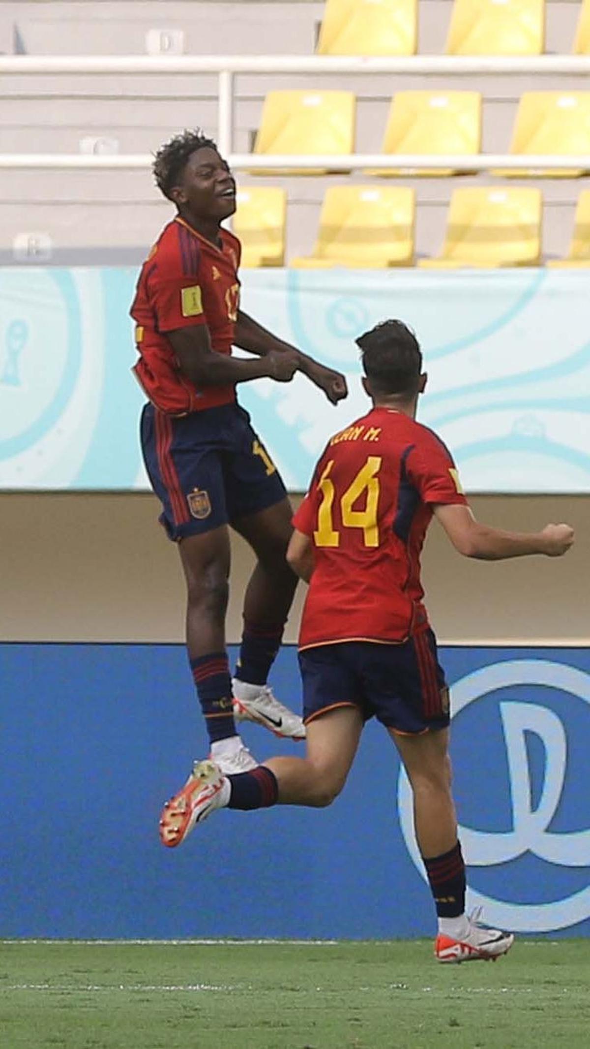 Pertandingan ini berlangsung seru.&nbsp;Timnas Spanyol U-17 langsung menekan pertahanan Uzbekistan U-17.