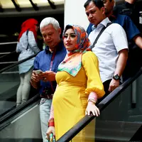 Shinta Bachir hanya bisa pasrah menghadapi terpaan masalah yang menimpanya. (Wimbarsana/Bintang.com)