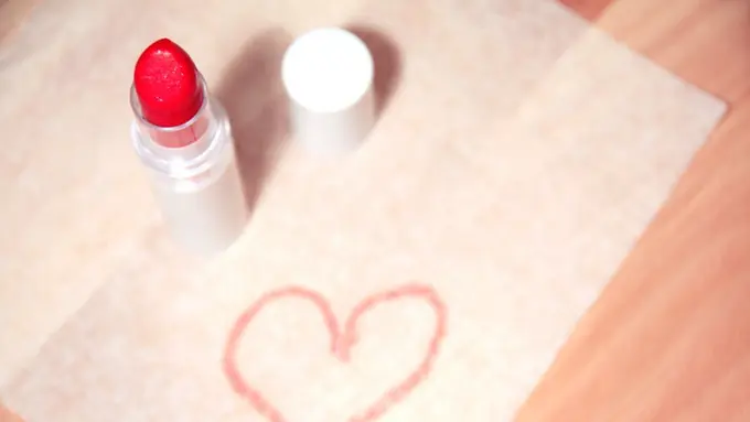 Rayakan Hut RI ke-72 dengan Makeup Nuansa Merah Putih