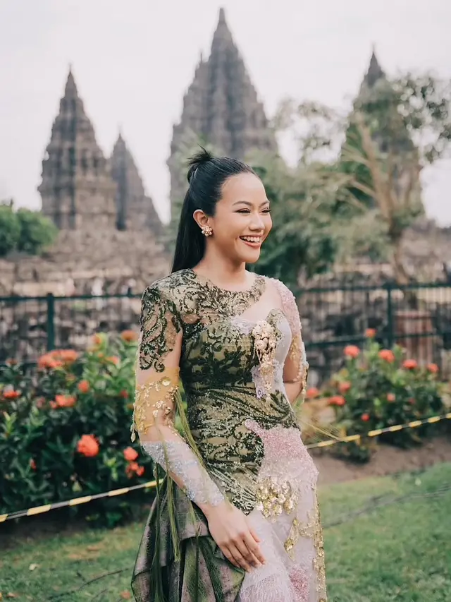 Tampilan Magis Yura Yunita Pakai Kebaya dari Kain Perca Bertema Nusantara di Prambanan Jazz 2025