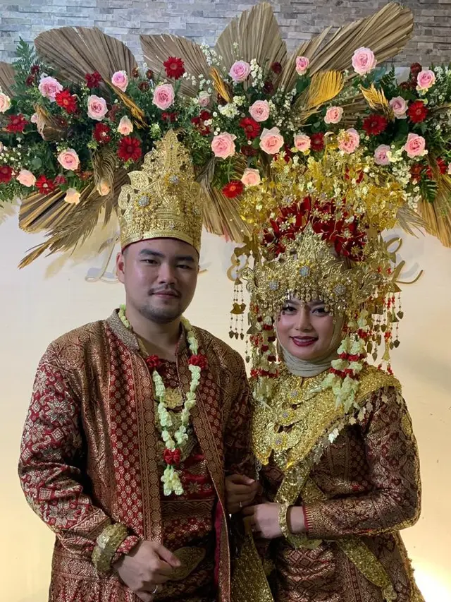 6 Momen Pernikahan Barbie Larasi Mantan Vicky Prasetyo dengan Pria Mualaf