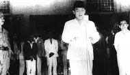 50 Tusuk Sate dan Hari Pertama Bung Karno Jadi Presiden