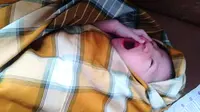 Kelahiran Dramatis Bayi Nuku di Atas Kapal