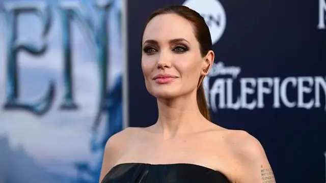 Angelina Jolie Raih Gelar Kehormatan dari Inggris